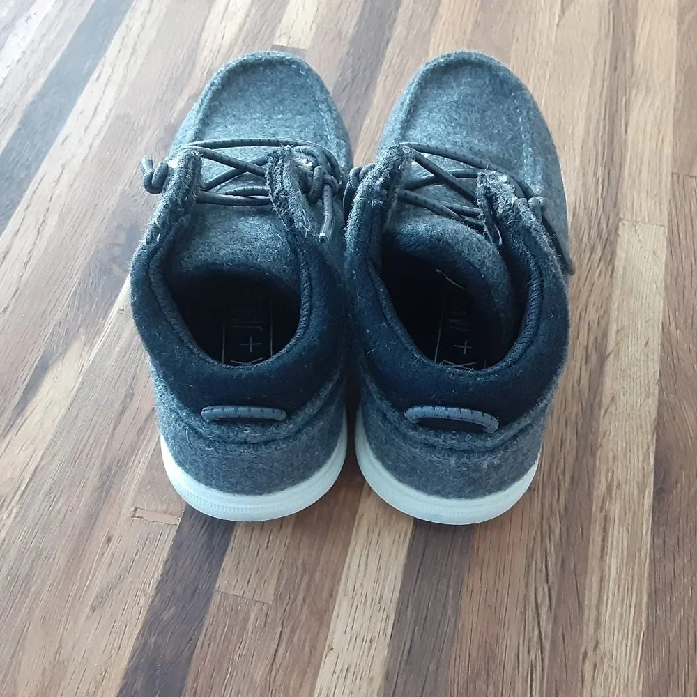NWOT Max + Jake Colton Sneaker Gray Felt Fabric uppers